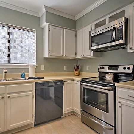 Updated Hilton Head Condo Balcony, Walk To Beach هيلتون رئيس جزيرة المظهر الخارجي الصورة